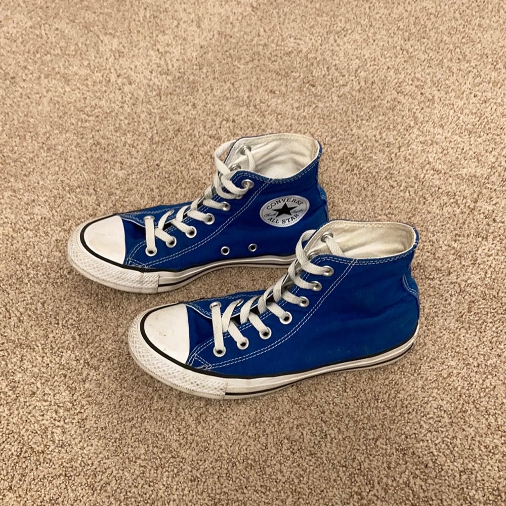 blue all star converse (women’s 6.5)
